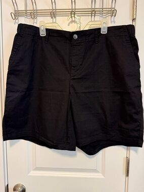 Old Navy Women's OG Chino Black Flat-Front Shorts